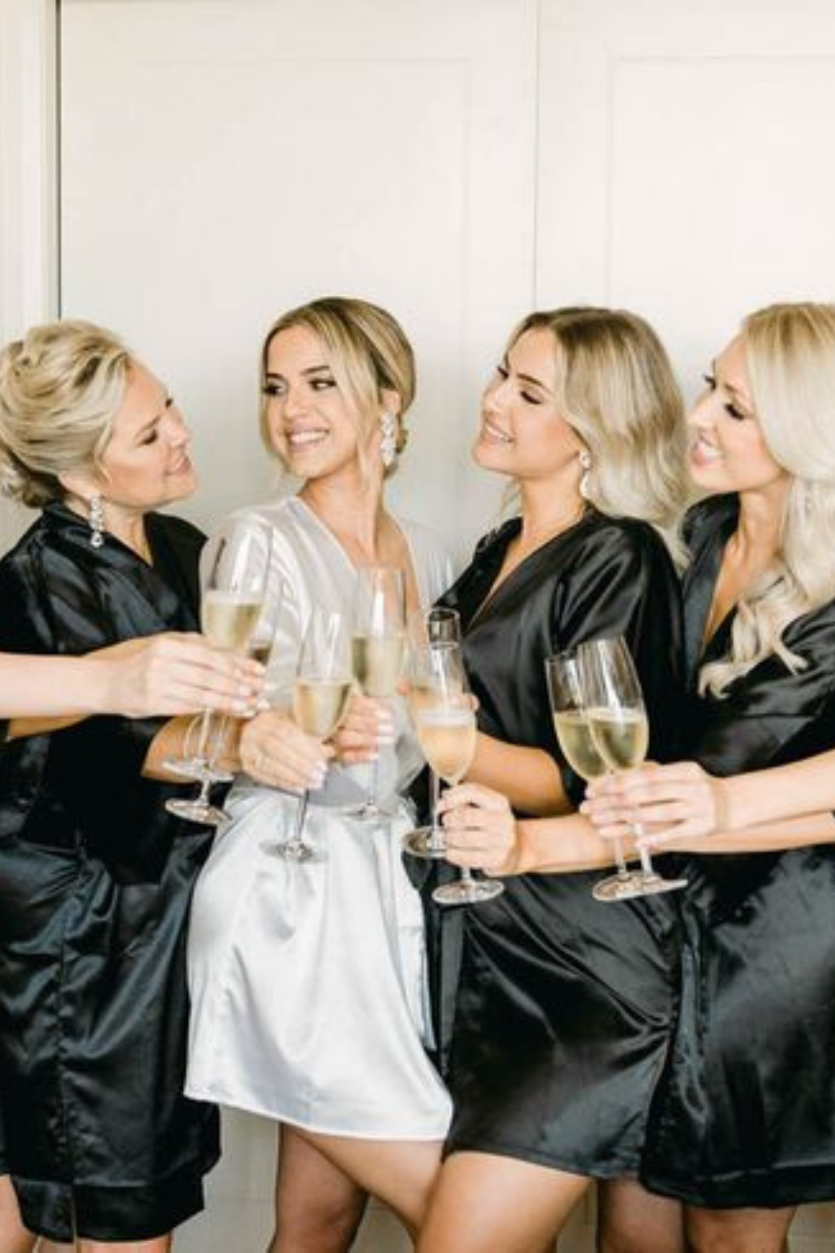 SUMDGE BRIDE & BRIDE'S SQUAD ROBES